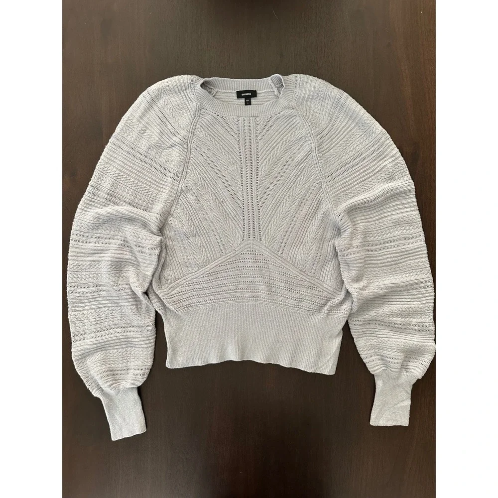 Express Womens Light Grey Pointelle Cable Knit Crew Neck Sweater Small 02156